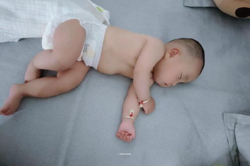 供卵包生男孩公司宝宝口水多怎么回事